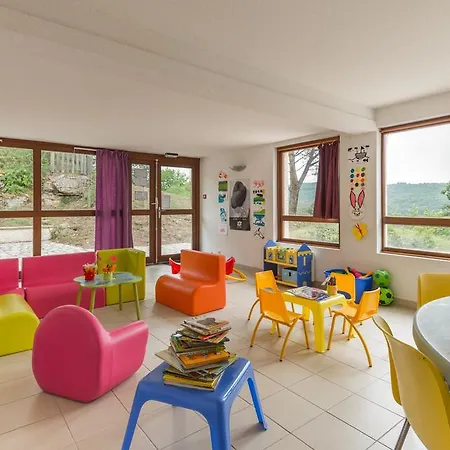Semesterpark Lagrange Vacances Le Domaine Des Cazelles Cajarc